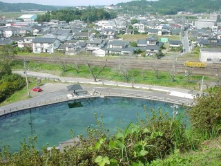  丸池 と 勝栗神社 